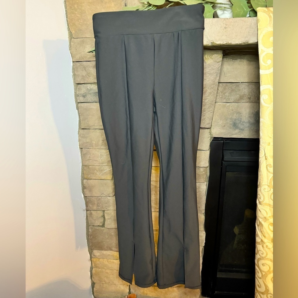 Old Navy high Rise Flare Athletic Leggings - Size Large (10-12)